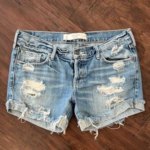 Like new Abercrombie &Fitch Sz 4 Destroyed Boyfriend shorts
